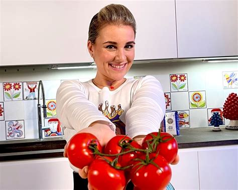 Giusi Battaglia, marito, figli ed età di Giusina in cucina.